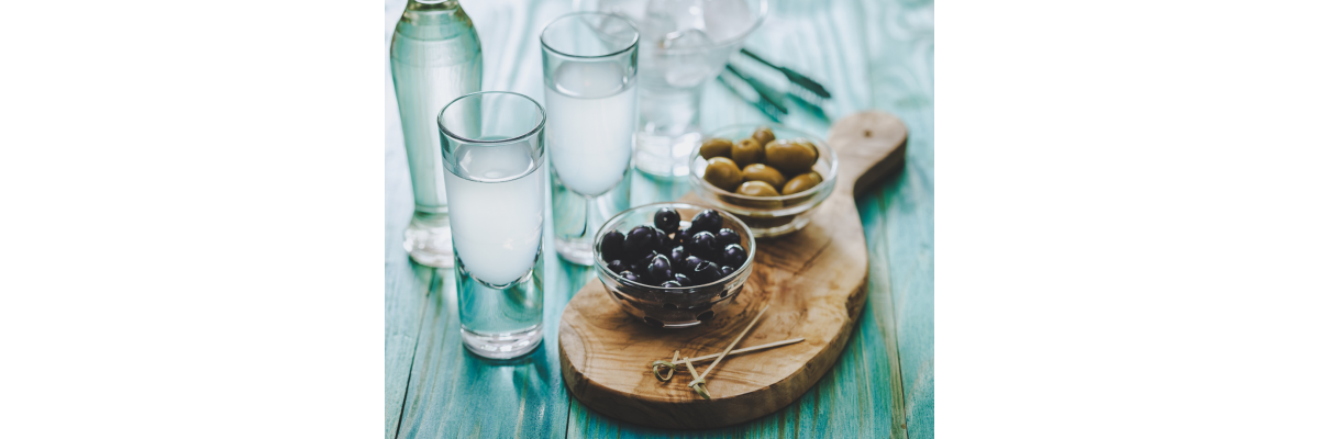 Was ist Ouzo? Alles über das Nationalgetränk Griechenlands - Was ist Ouzo? Das Nationalgetränk Griechenlands im Porträt